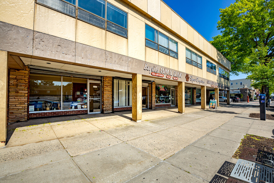 3641-3651 Bell Blvd, Bayside, NY à louer - Photo de l’immeuble – Image 3 sur 8