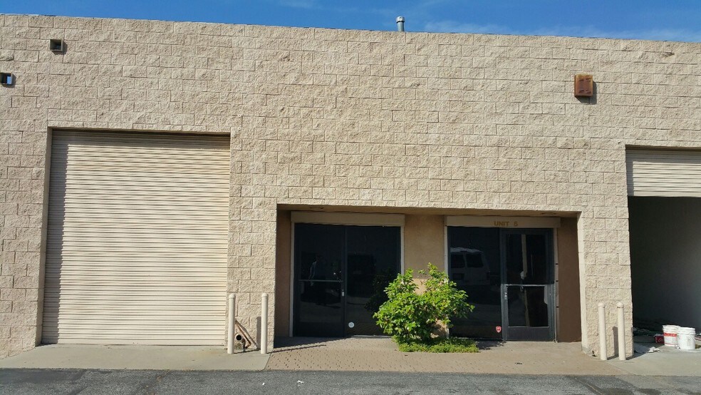 12734 Branford St, Pacoima, CA à vendre - Photo de l’immeuble – Image 3 sur 33
