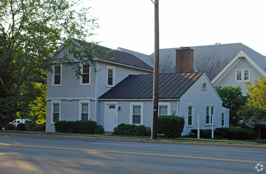 306 N Washington St, Falls Church, VA à louer - Photo de l’immeuble – Image 1 sur 13