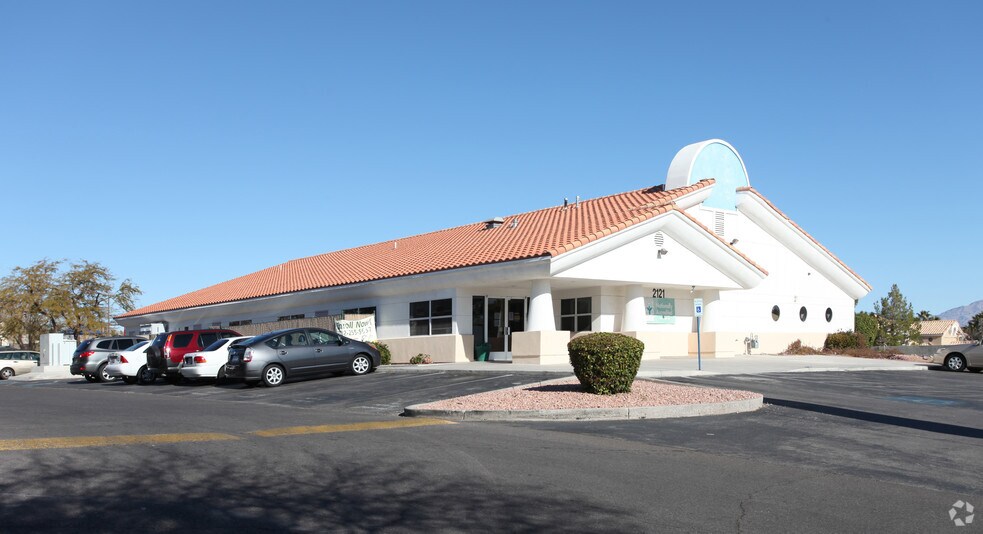 2121 Harbor Island Dr, Las Vegas, NV à vendre - Photo de l’immeuble – Image 2 sur 7