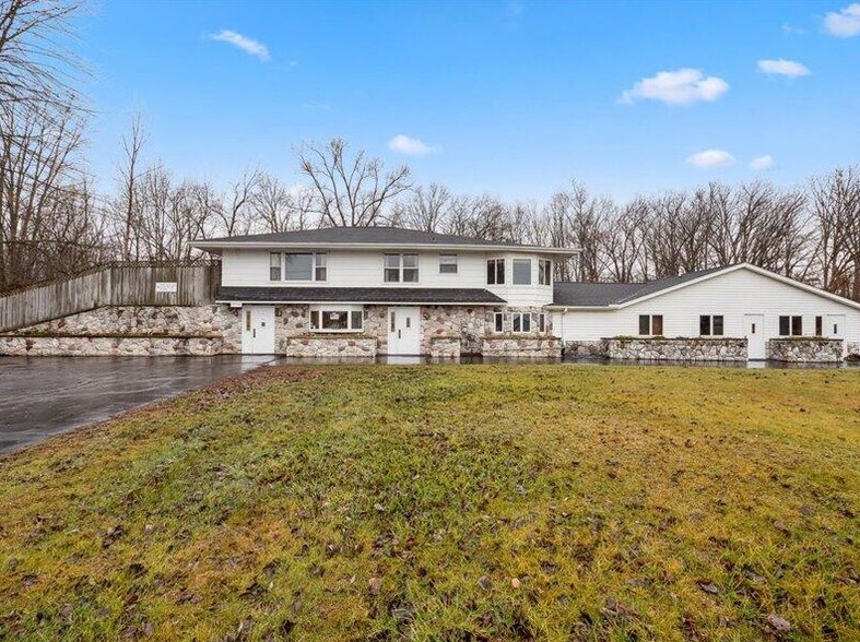4946 Page Ave, Michigan Center, MI à vendre - Photo principale – Image 1 sur 51