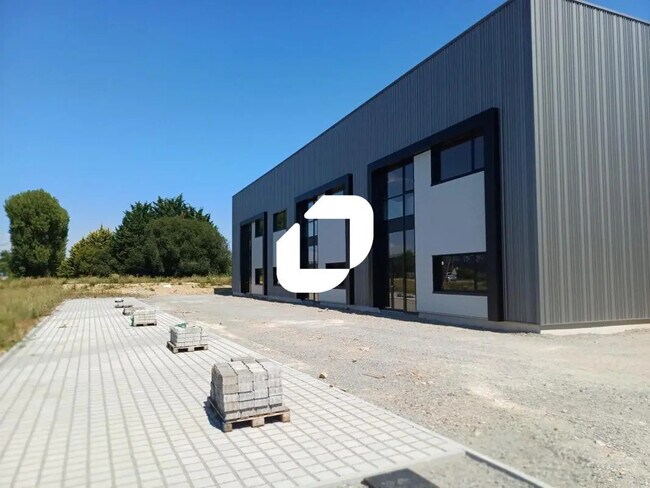 Plus de détails pour Local d’activités à vendre