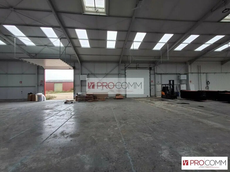 Industriel/Logistique dans Voves à louer - Photo de l’immeuble – Image 3 sur 6