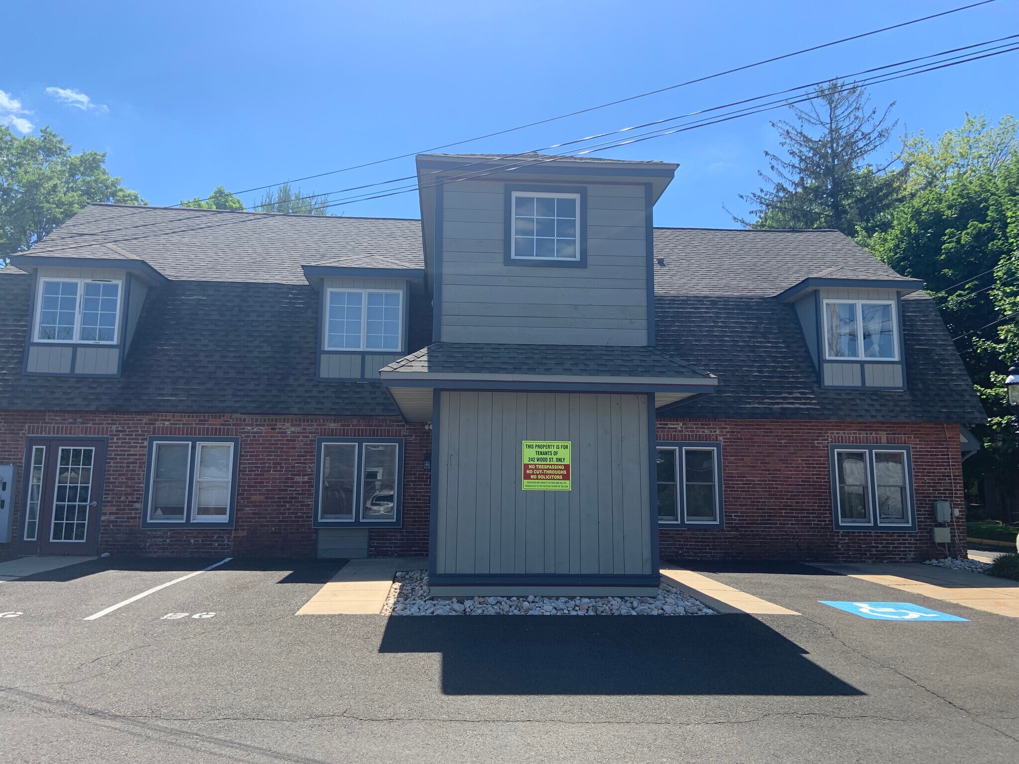 242 Wood St, Doylestown, PA à vendre Photo principale– Image 1 sur 9