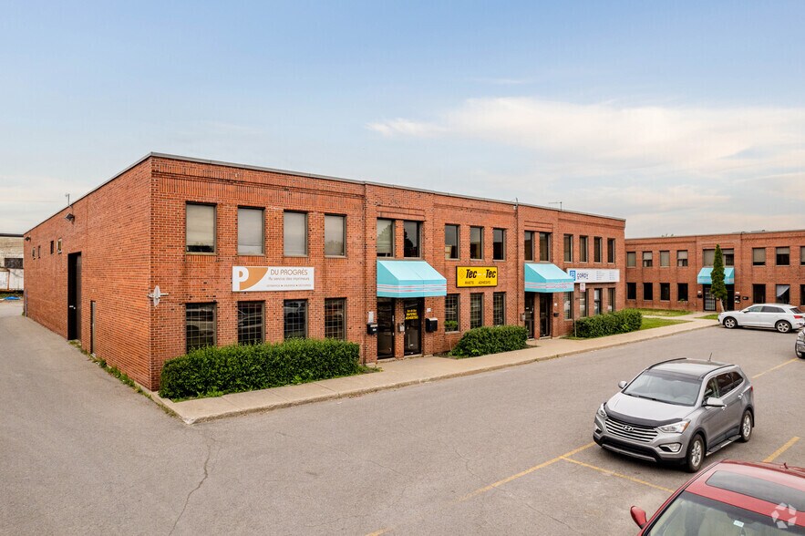 8232-8304 Rue Pascal-Gagnon, Montréal, QC à louer - Photo de l’immeuble – Image 3 sur 5