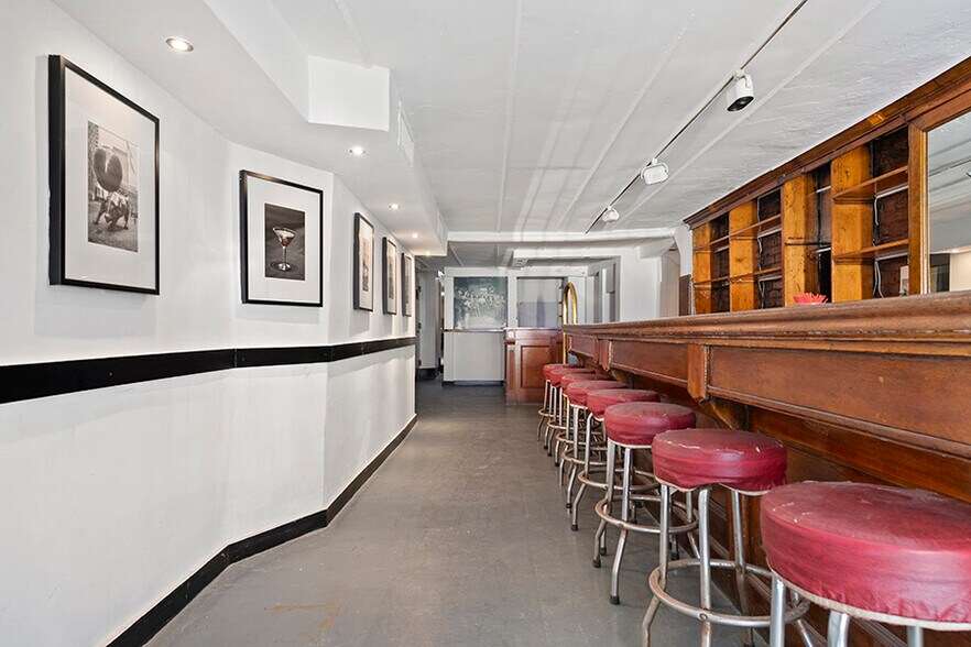 351-353 E 62nd St - Manhattan NYC portefeuille de 2 biens à vendre sur LoopNet.fr - Photo intérieure – Image 2 sur 13