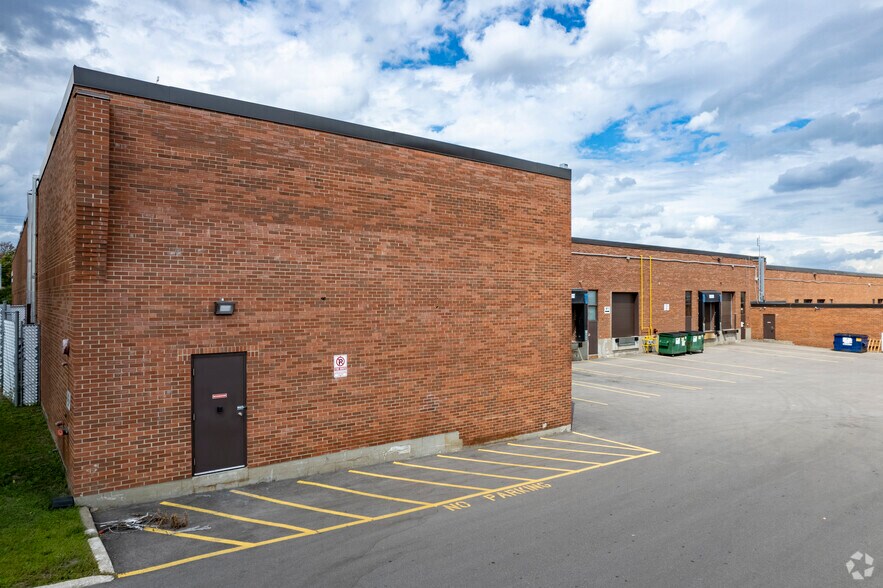 903-951 Matheson Blvd E, Mississauga, ON à louer - Photo de l’immeuble – Image 2 sur 7