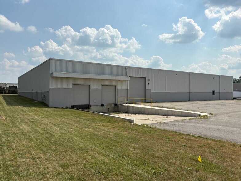 4211 Engle Rd, Fort Wayne, IN à vendre - Photo de l’immeuble – Image 3 sur 5
