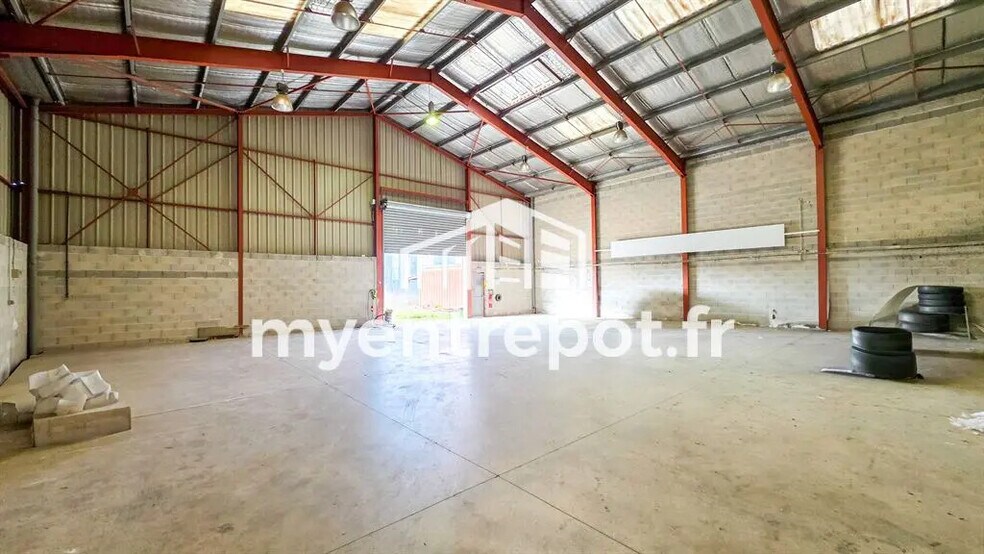 Local d’activités dans Aubagne à louer - Photo de l’immeuble – Image 2 sur 8