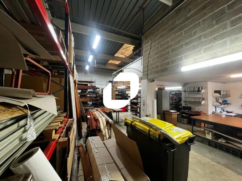 Local d’activités dans Roissy-en-Brie à louer - Photo de l’immeuble – Image 2 sur 5