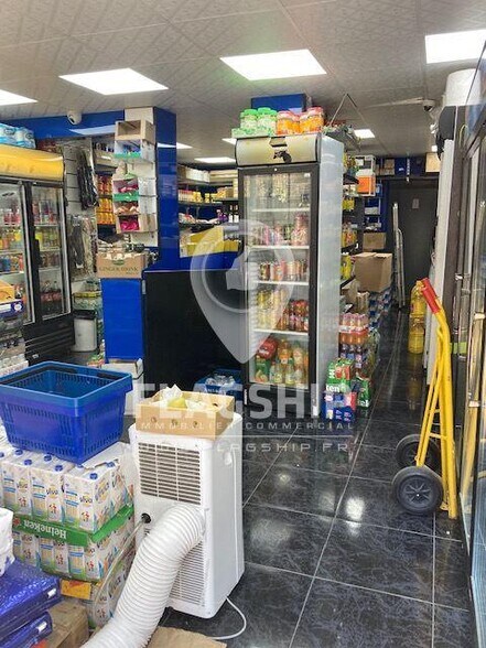 Local commercial dans Paris à louer - Photo intérieure – Image 1 sur 8