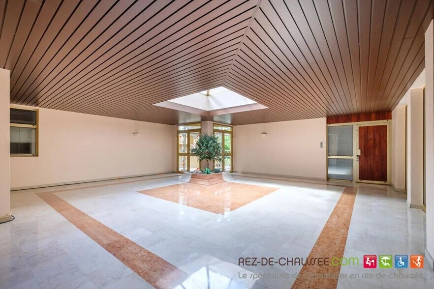 Bureau dans Lyon à vendre - Photo de l’immeuble – Image 1 sur 10