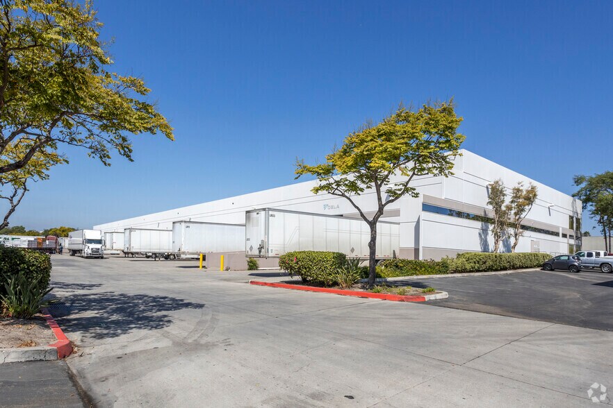 9654 Siempre Viva Rd, San Diego, CA à louer - Photo de l’immeuble – Image 3 sur 4