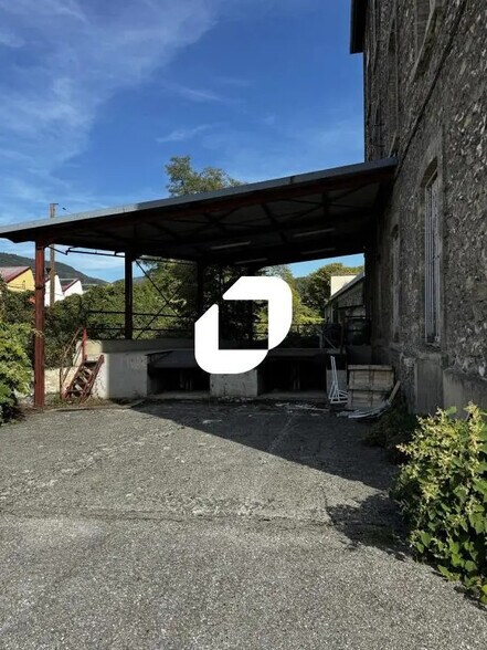 Local d’activités dans Voiron à louer - Photo de l’immeuble – Image 3 sur 21