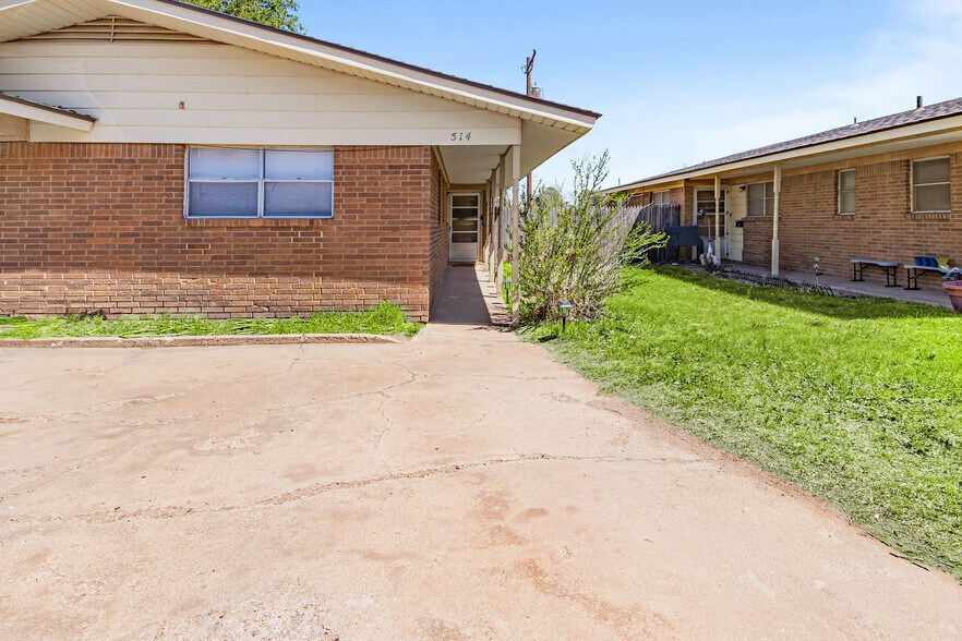 501-524 Plaza Dr, Slaton, TX à vendre - Photo de l’immeuble – Image 2 sur 56