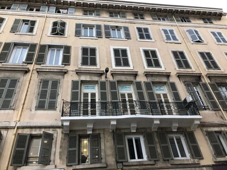 Bureau dans Marseille à louer - Photo de l’immeuble – Image 3 sur 9