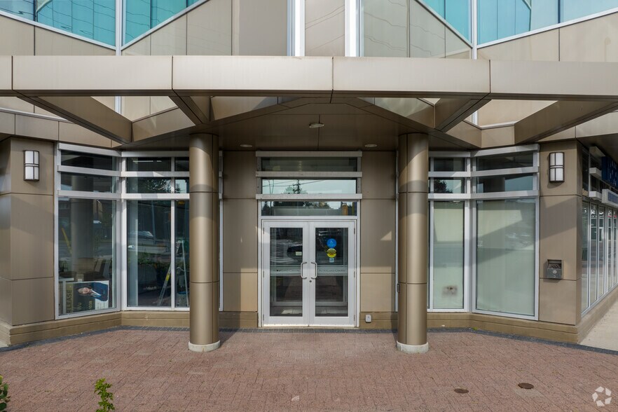 7130 Warden Ave, Markham, ON à vendre - Photo de l’immeuble – Image 3 sur 5