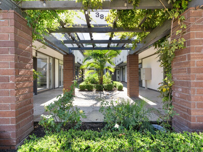 3810 Pacific Coast Hwy, Torrance, CA à louer - Photo de l’immeuble – Image 3 sur 16