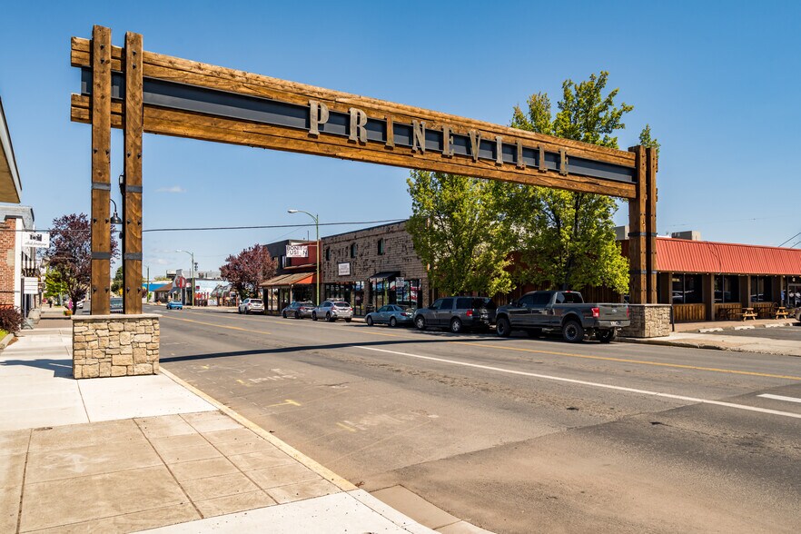 320 N Main St, Prineville, OR à vendre - Photo de l’immeuble – Image 2 sur 31