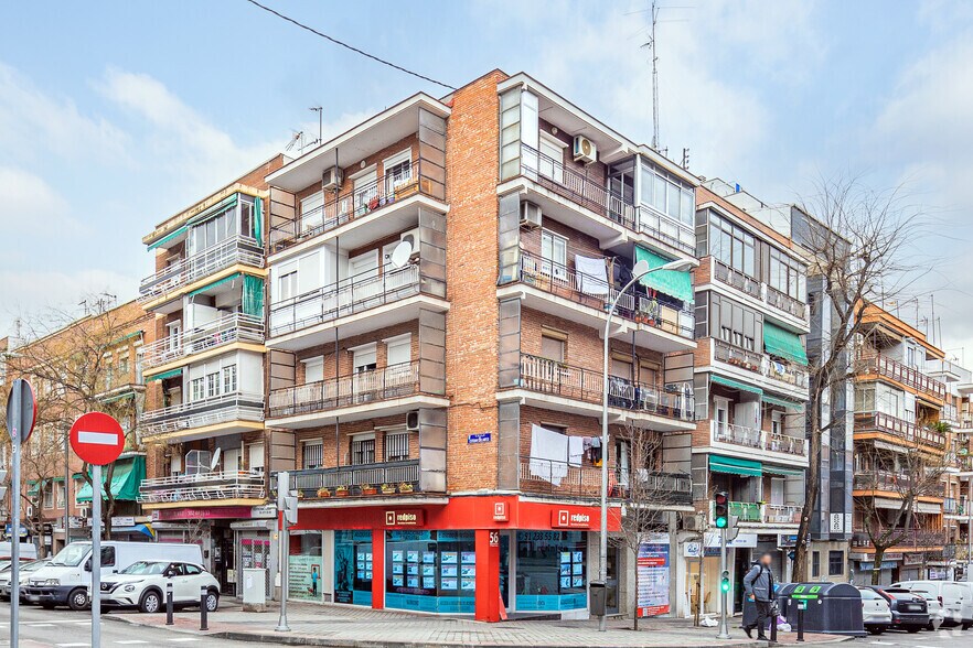 Immeuble residentiel dans Madrid, Madrid à vendre - Photo principale – Image 1 sur 2