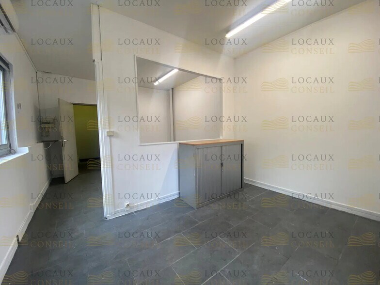 Local d’activités dans Saint-Leu-la-Forêt à louer - Photo intérieure – Image 2 sur 11