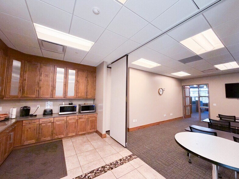 4956 N 300 W, Provo, UT à vendre - Photo de l’immeuble – Image 3 sur 10
