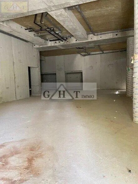 Local commercial dans Ivry-sur-Seine à louer - Photo de l’immeuble – Image 3 sur 3