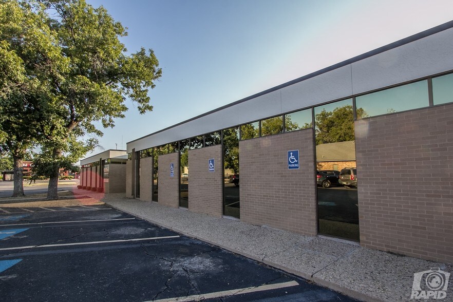303 W Harris Ave, San Angelo, TX à vendre - Photo principale – Image 2 sur 40