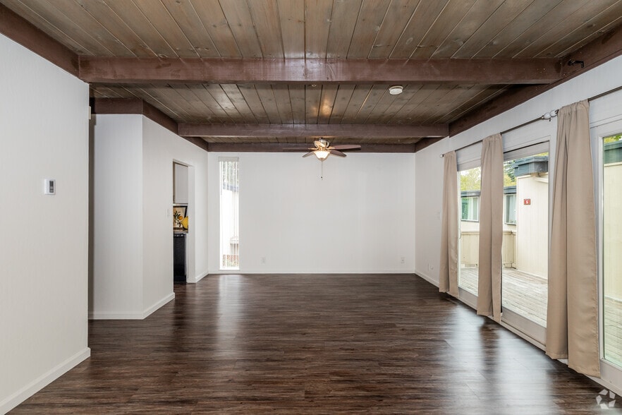 1570 North St, Santa Rosa, CA à vendre - Photo intérieure – Image 2 sur 27