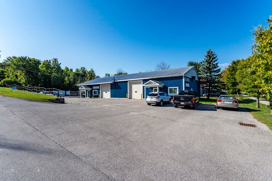 169 Elizabeth St, Midland, ON à vendre - Photo de l’immeuble – Image 2 sur 30