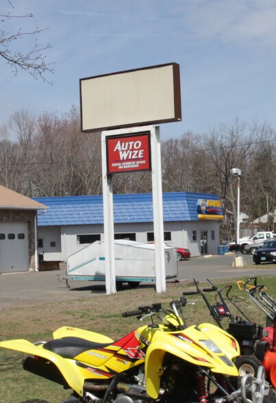 825 John Fitch Blvd, South Windsor, CT à vendre - Photo de l’immeuble – Image 3 sur 3