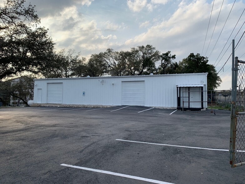 12403-12405 W Hwy 71 portefeuille de 2 biens à vendre sur LoopNet.fr - Photo de l’immeuble – Image 2 sur 2