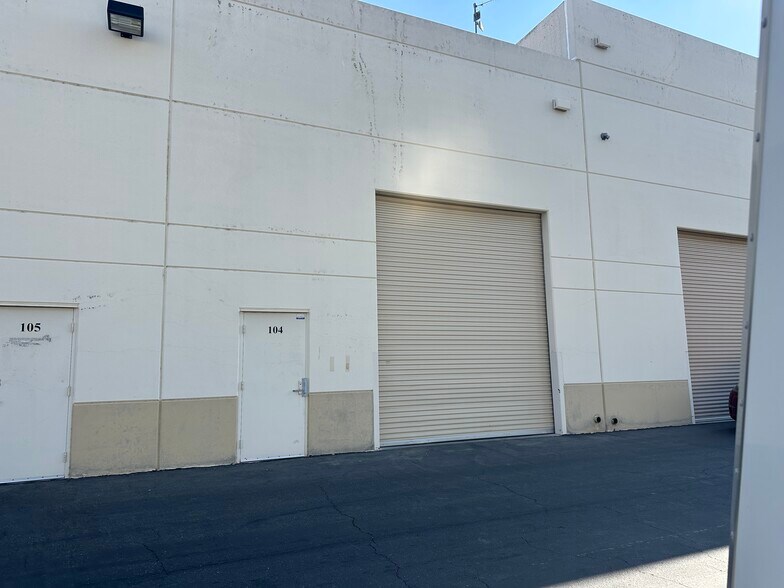 29021 Avenue Sherman, Valencia, CA à louer - Photo de l’immeuble – Image 2 sur 9