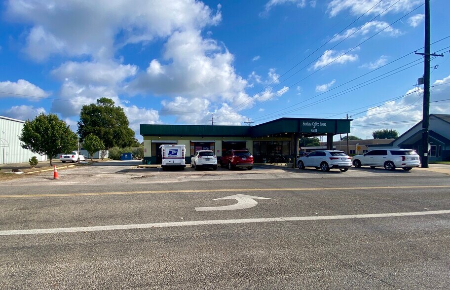 6199 39th St, Groves, TX à vendre - Photo de l’immeuble – Image 1 sur 34