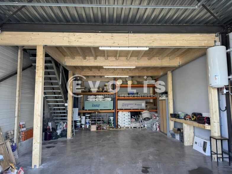 553 Rue Du Chat Botte, Beynost à louer - Photo de l’immeuble – Image 2 sur 14