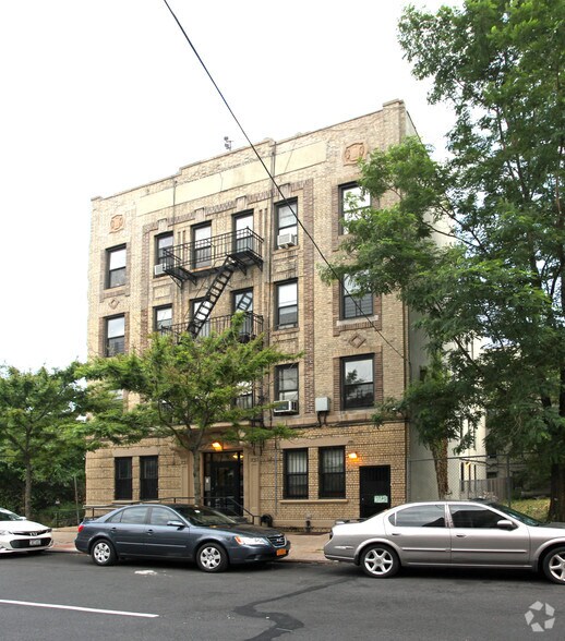 408 Howard Ave, Brooklyn, NY à vendre - Photo de l’immeuble – Image 2 sur 2
