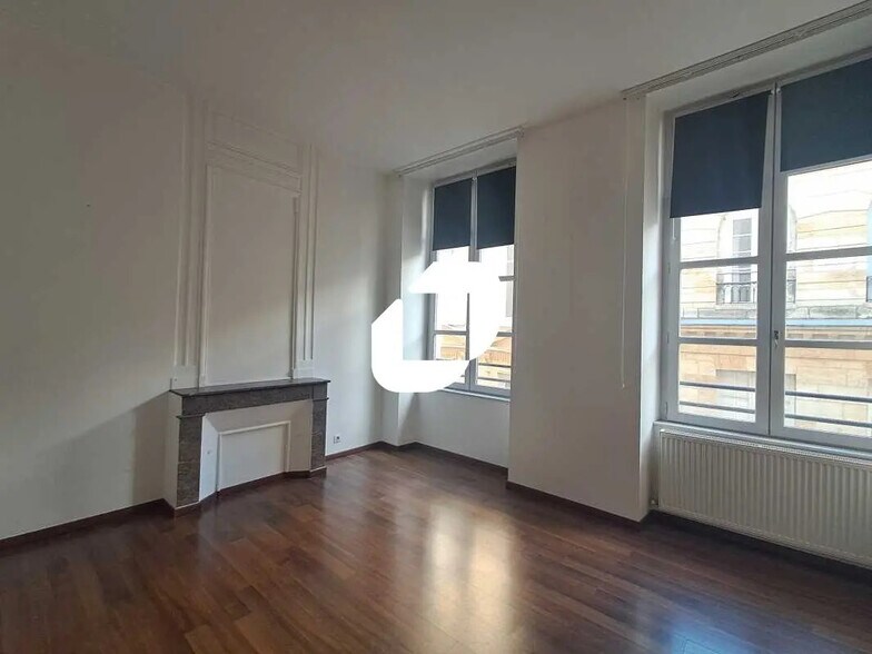 Bureau dans Bordeaux à louer - Photo de l’immeuble – Image 2 sur 16