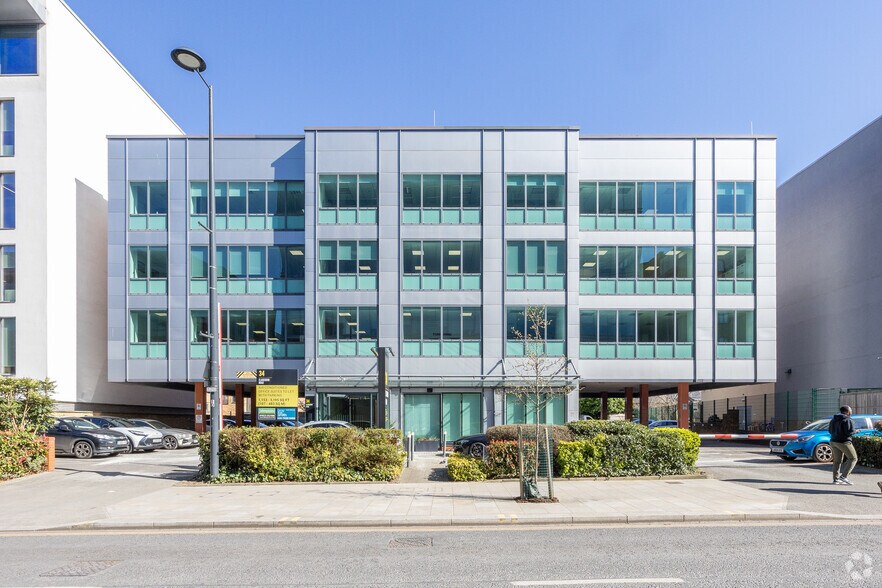 34 Clarendon Rd, Watford à louer - Photo de l’immeuble – Image 2 sur 18