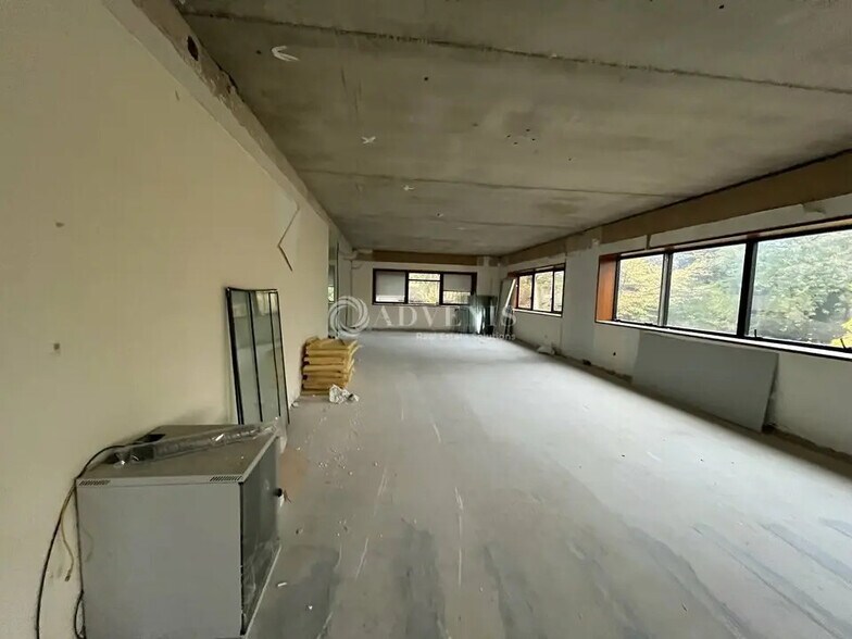 Local d’activités dans Champs-sur-Marne à louer - Photo de l’immeuble – Image 2 sur 7