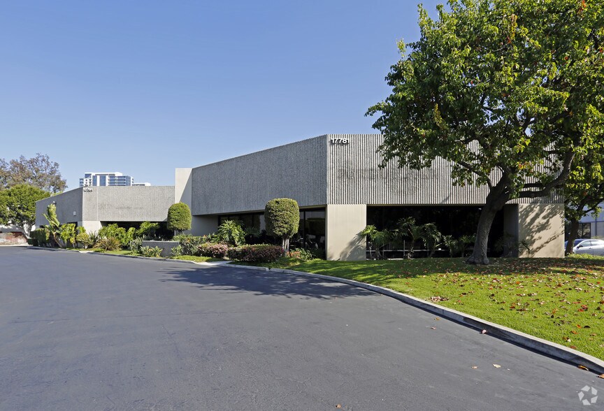 17781-17791 Mitchell Ave N, Irvine, CA à louer - Photo principale – Image 1 sur 6