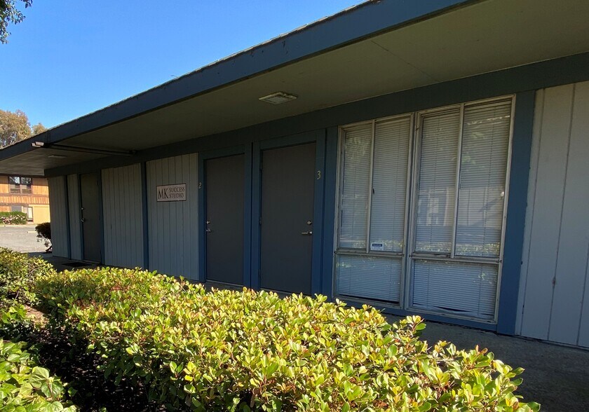 2454 Stanwell Dr, Concord, CA à louer - Photo de l’immeuble – Image 3 sur 4