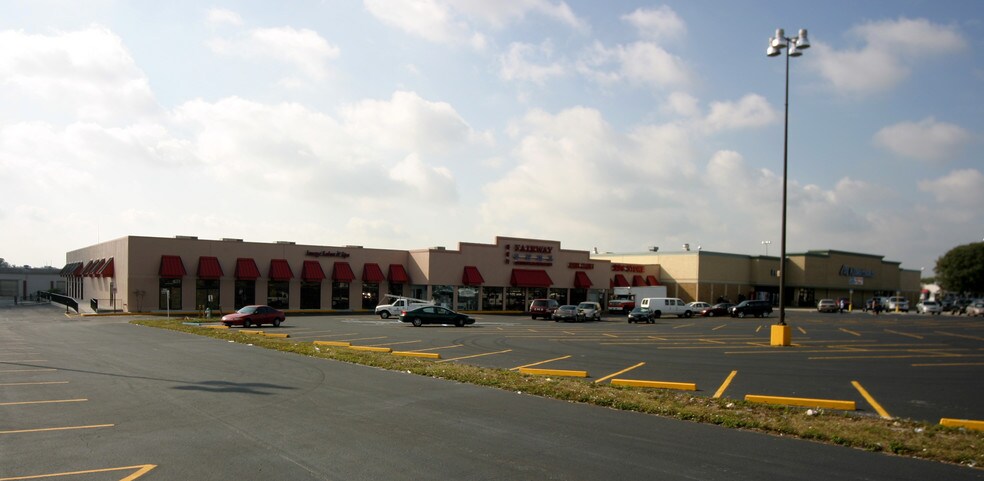 5524 W Colonial Dr, Orlando, FL à louer - Photo de l’immeuble – Image 3 sur 8