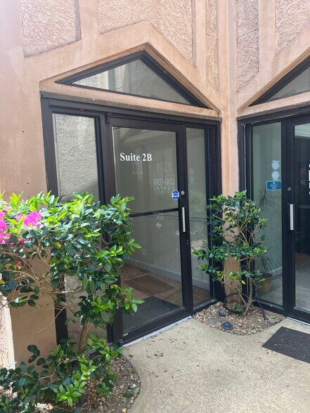 18 Executive Park Rd, Hilton Head Island, SC à louer - Photo de l’immeuble – Image 3 sur 12