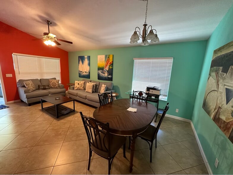 2211 SE 3rd St, Boynton Beach, FL à vendre - Photo intérieure – Image 3 sur 6