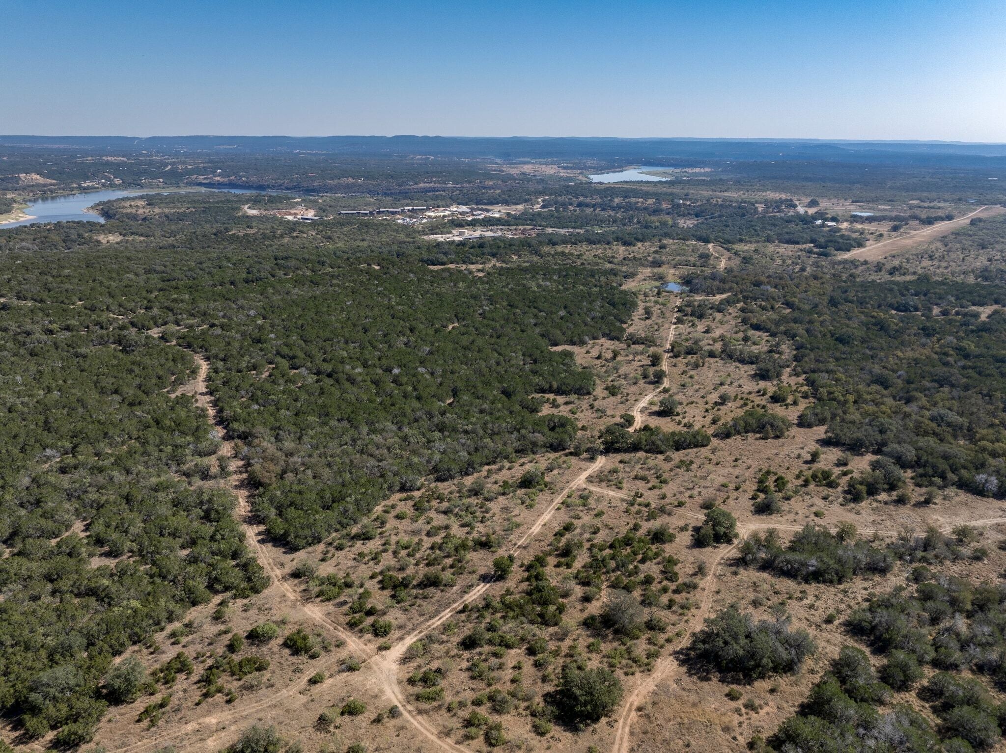1033 Flying X Rd, Spicewood, TX à vendre Photo de l’immeuble– Image 1 sur 47