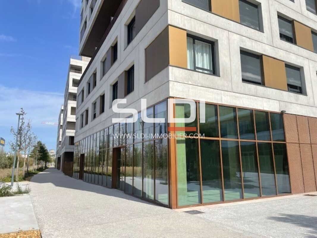 Rue Simone Veil, Vénissieux à louer Photo de l’immeuble– Image 1 sur 7