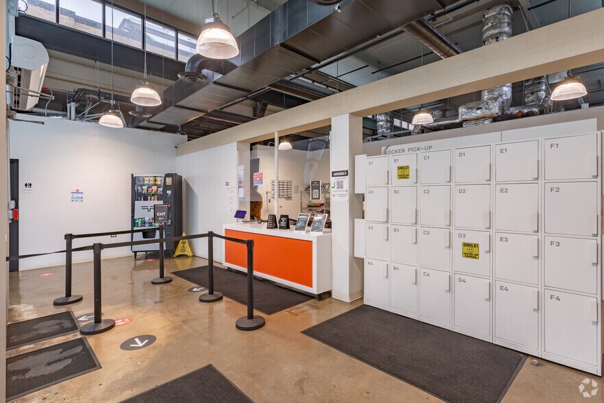 3517 N Spaulding Ave, Chicago, IL à louer - Hall d’entrée – Image 3 sur 20