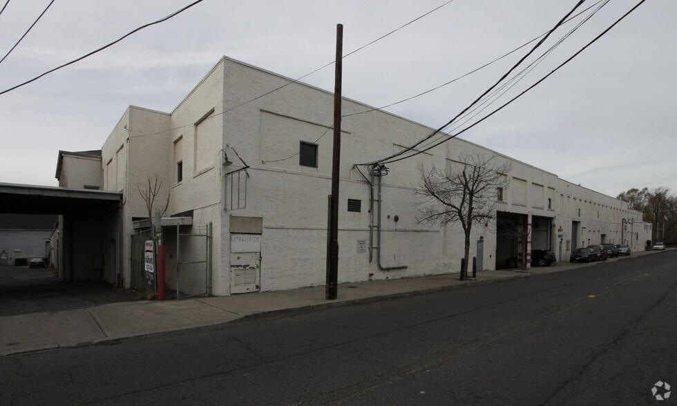6-32 E 5th St, Paterson, NJ à louer - Photo de l’immeuble – Image 1 sur 4