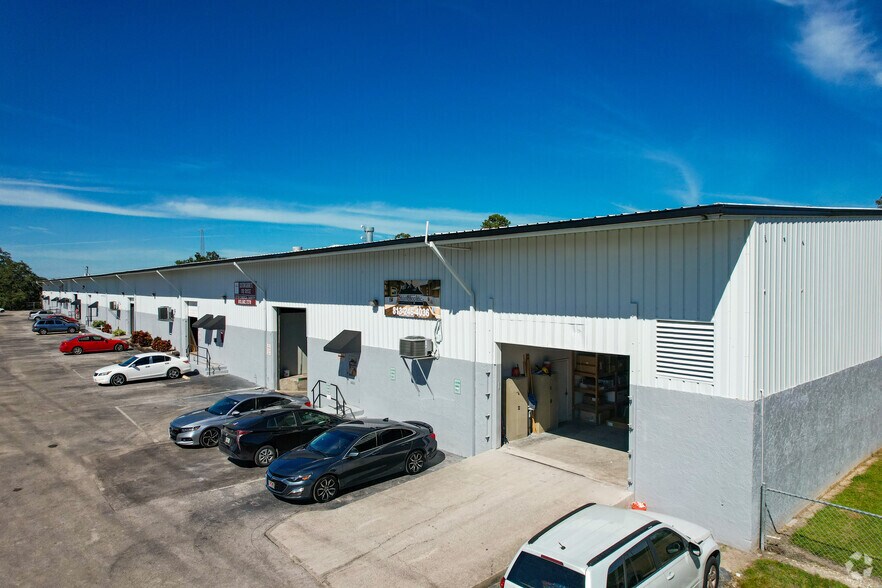 8100 E Broadway Ave, Tampa, FL à louer - Photo principale – Image 1 sur 6
