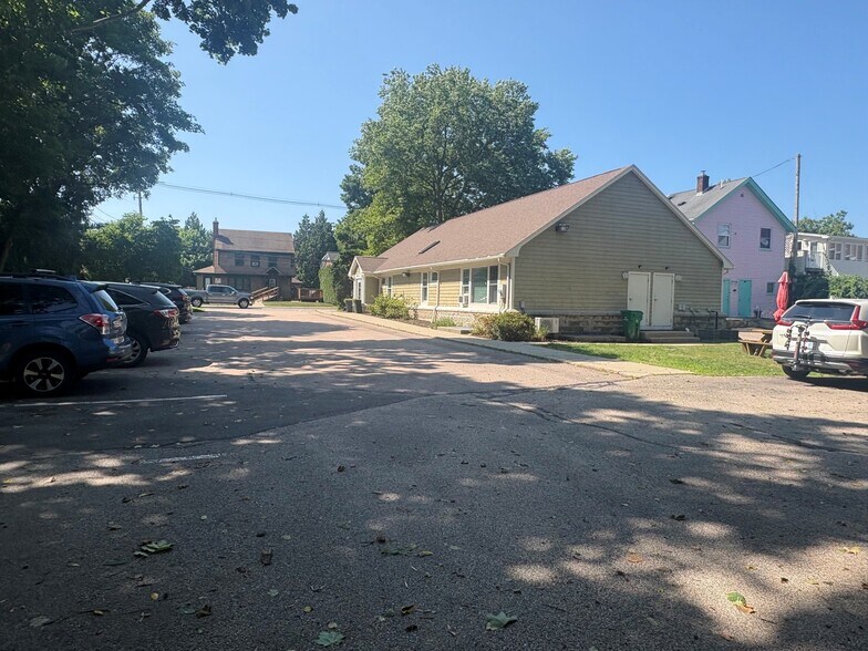 163 Main St, South Kingstown, RI à vendre - Photo de l’immeuble – Image 2 sur 16